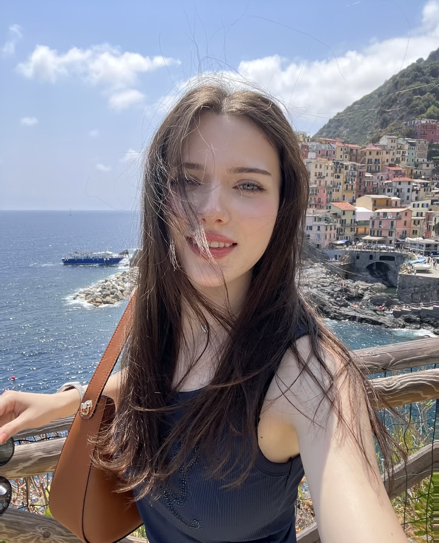Zoe. 2